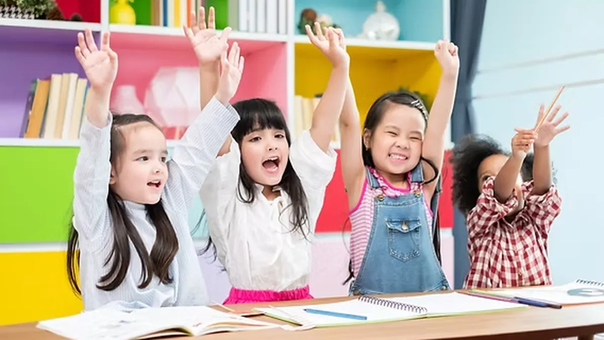 Bé 4 tuổi nên học gì? Checklist kỹ năng Toán, ngôn ngữ và tư duy